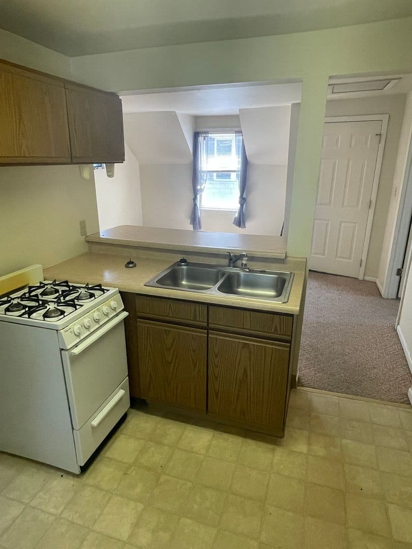 Oshkosh Apartment: 612 Jackson