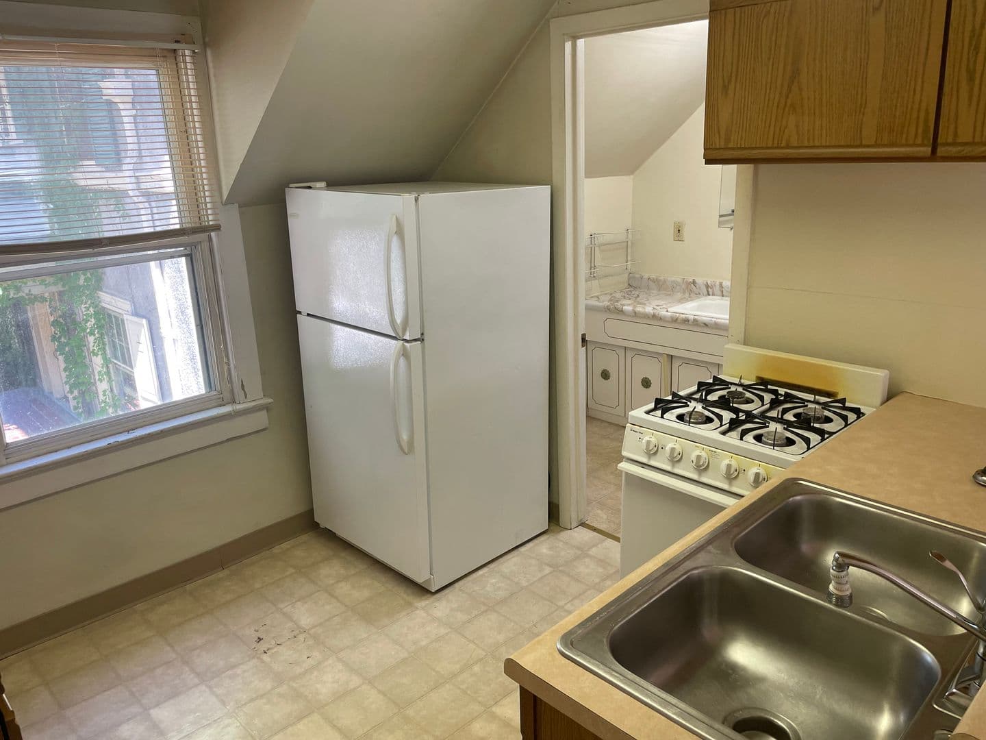 Oshkosh Apartment: 612 Jackson