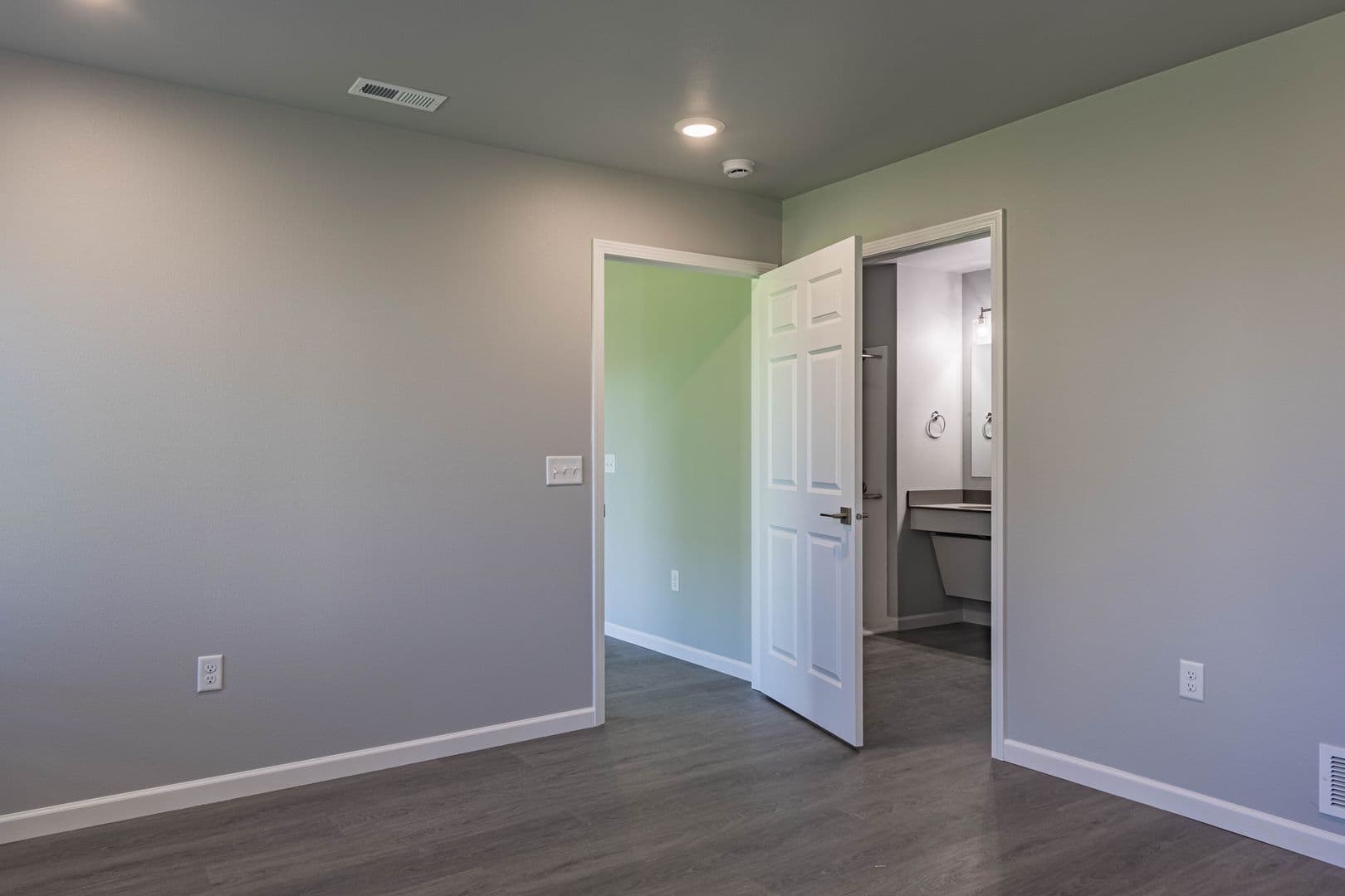 Mandan Townhome: 2504 Aquarius Ave SE