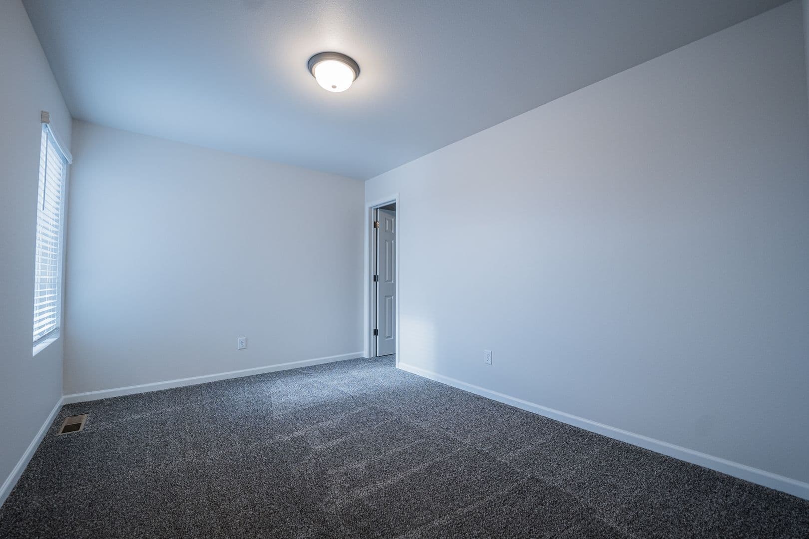 Mandan House: 3810 Lillian Ct SE