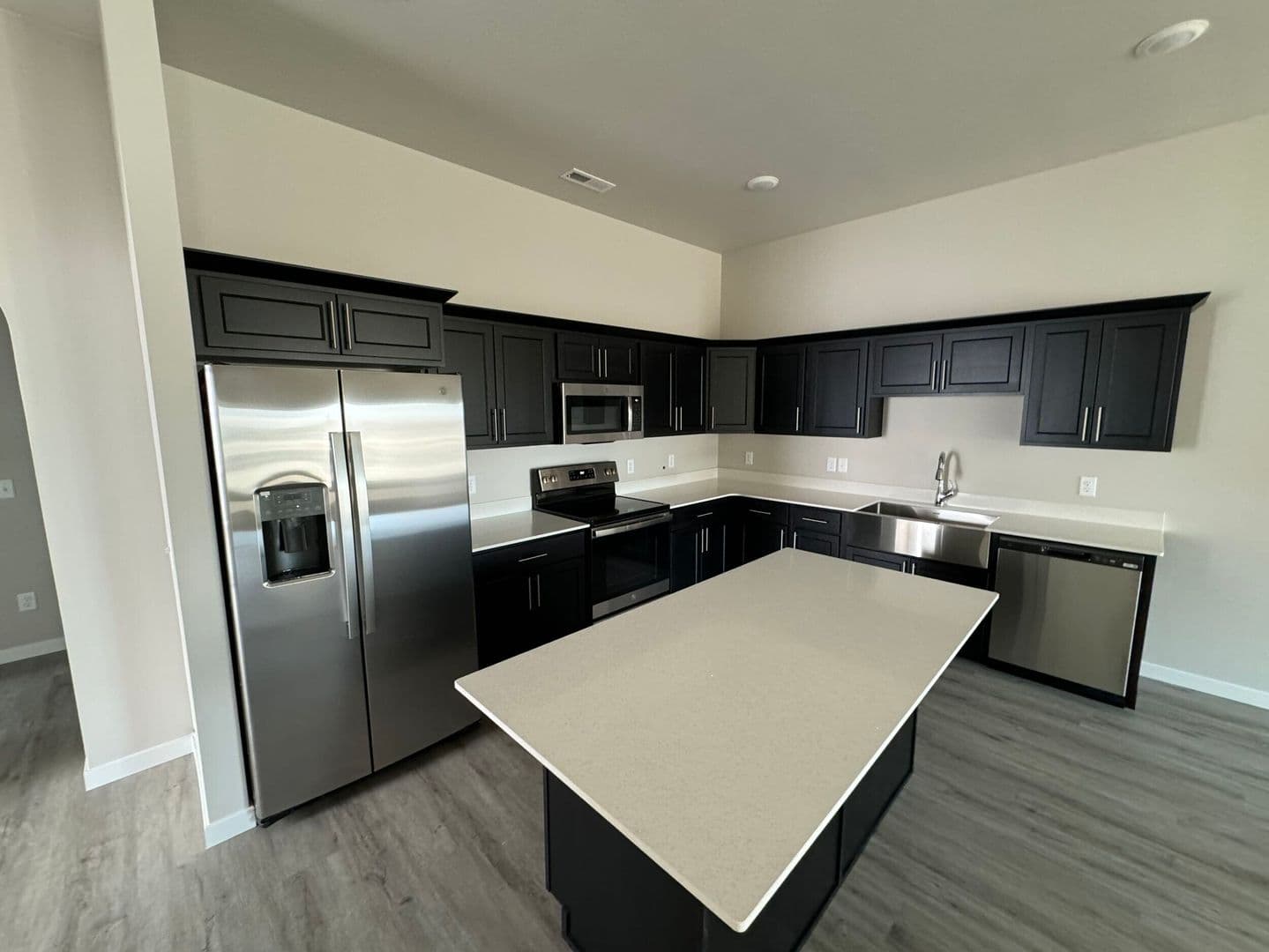 Mandan House: 3911 Scorpio Dr SE