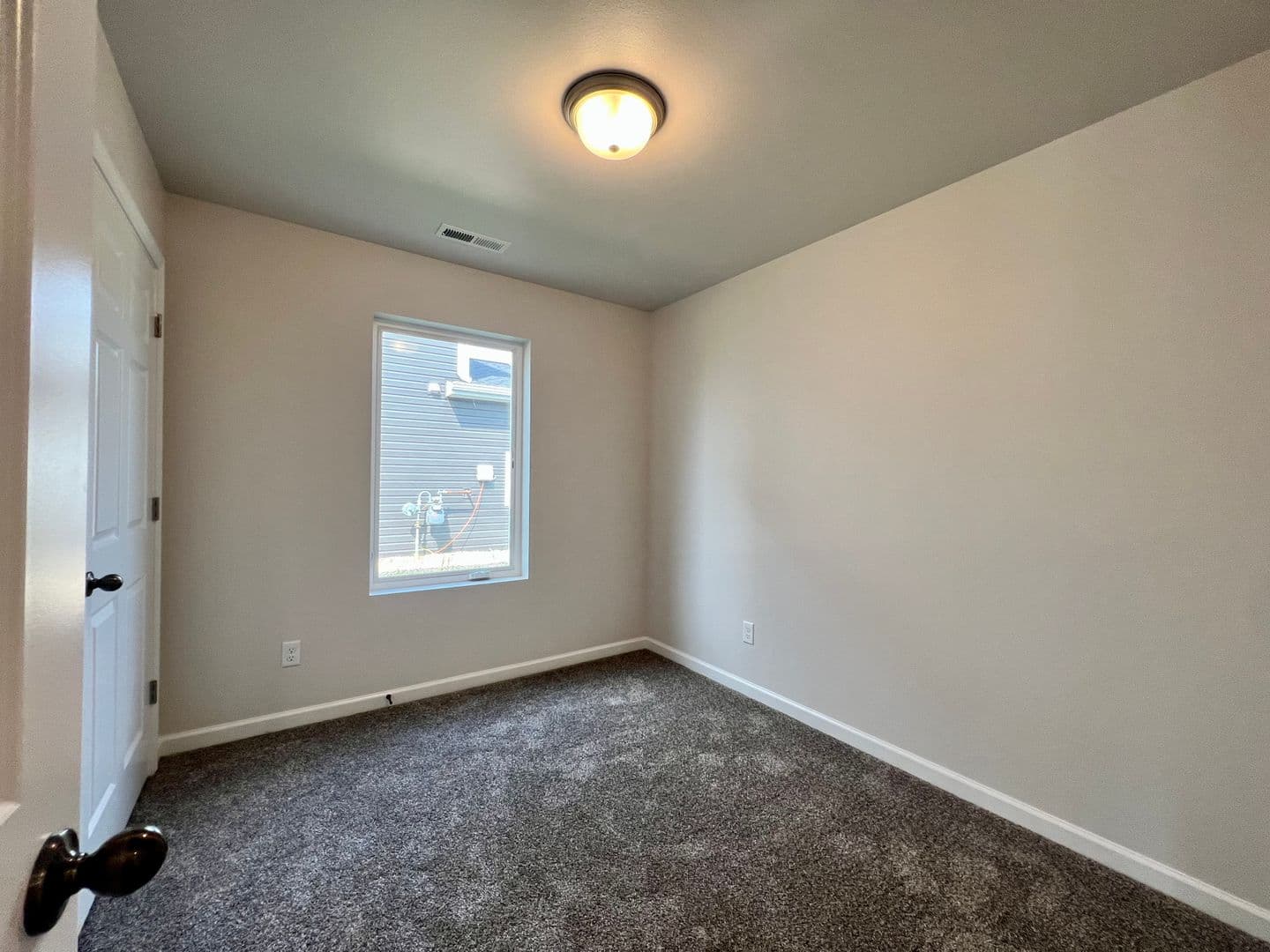 Lincoln House: 129 Marshall Loop