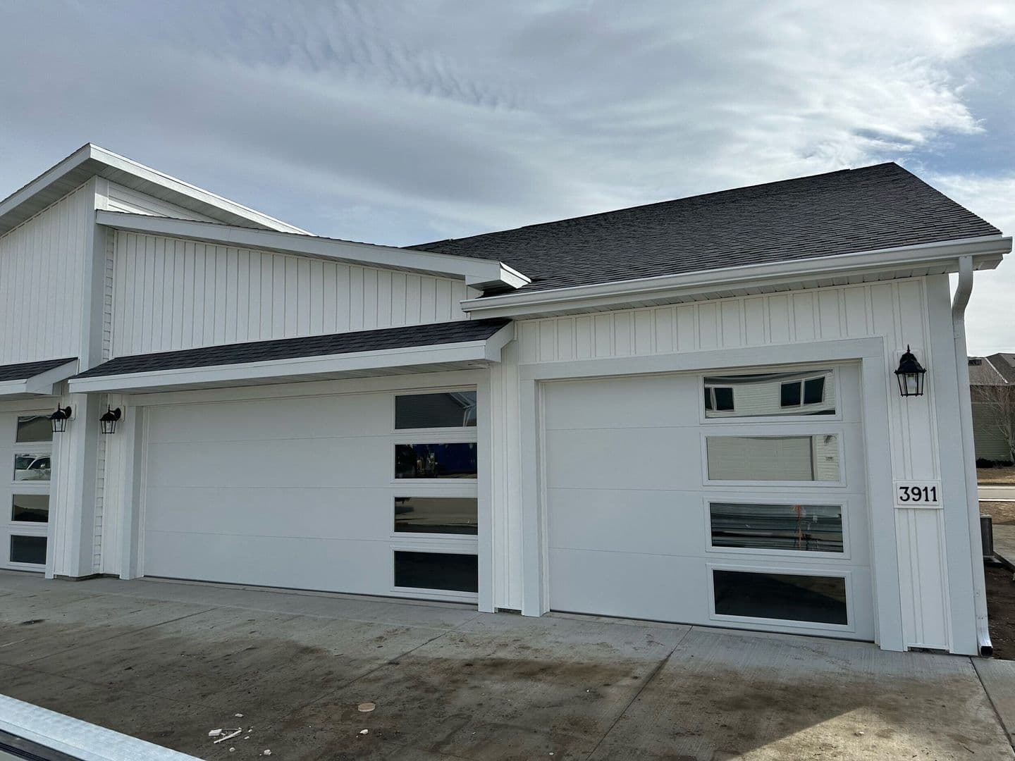 Mandan House: 3911 Scorpio Dr SE