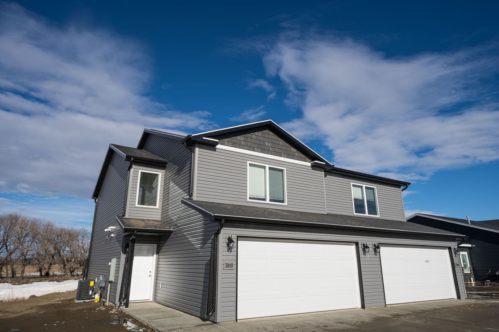 Mandan House: 3810 Lillian Ct SE