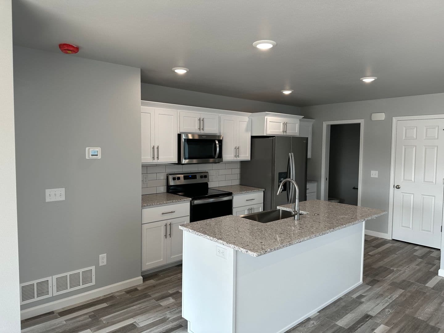 Lincoln House: 117 Marshall Loop