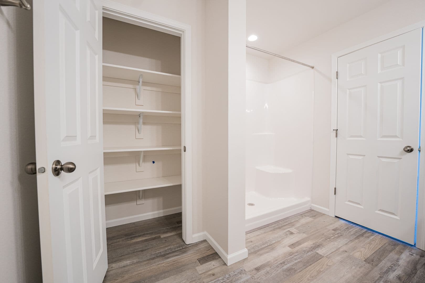 Mandan House: 3810 Lillian Ct SE