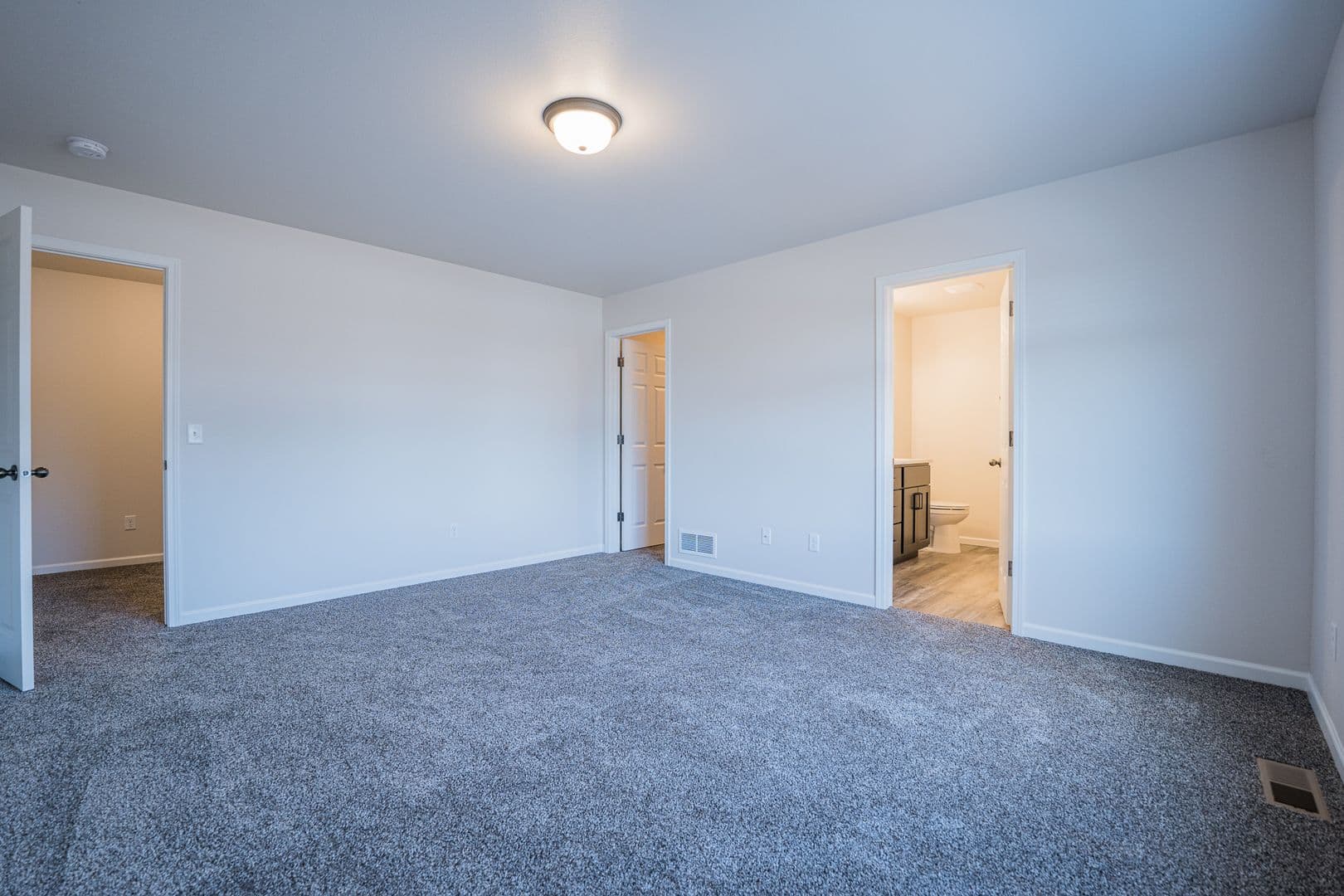 Mandan House: 3810 Lillian Ct SE