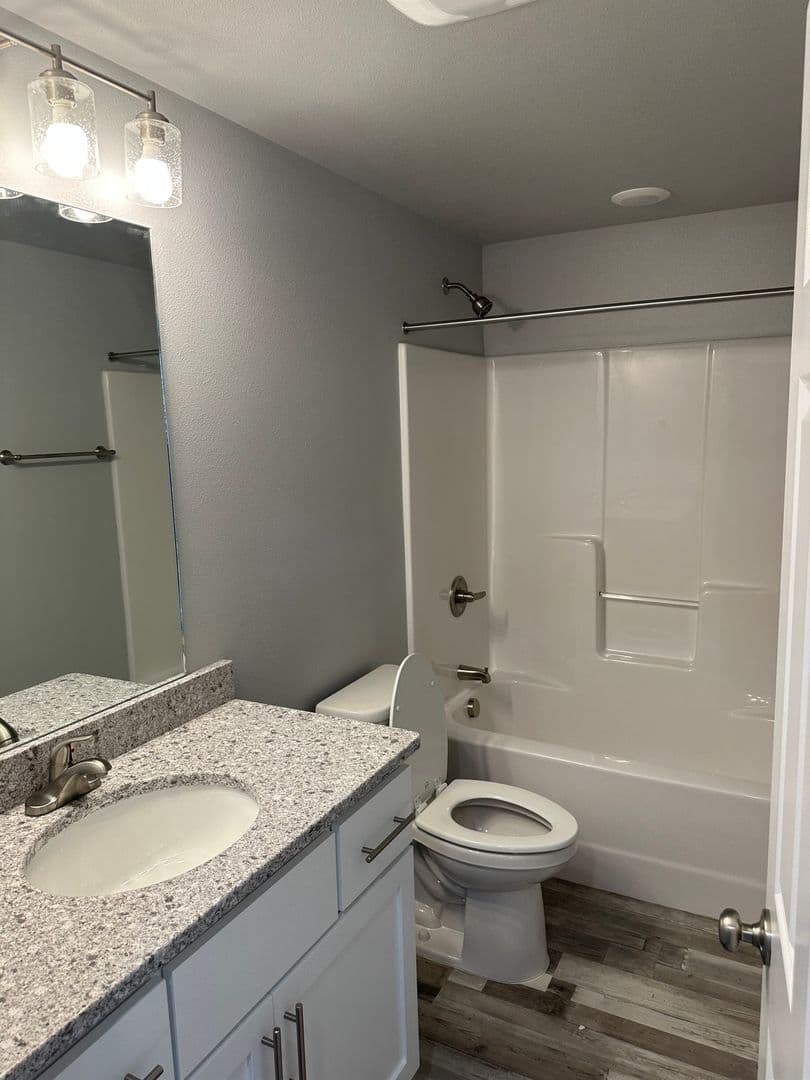 Lincoln House: 117 Marshall Loop