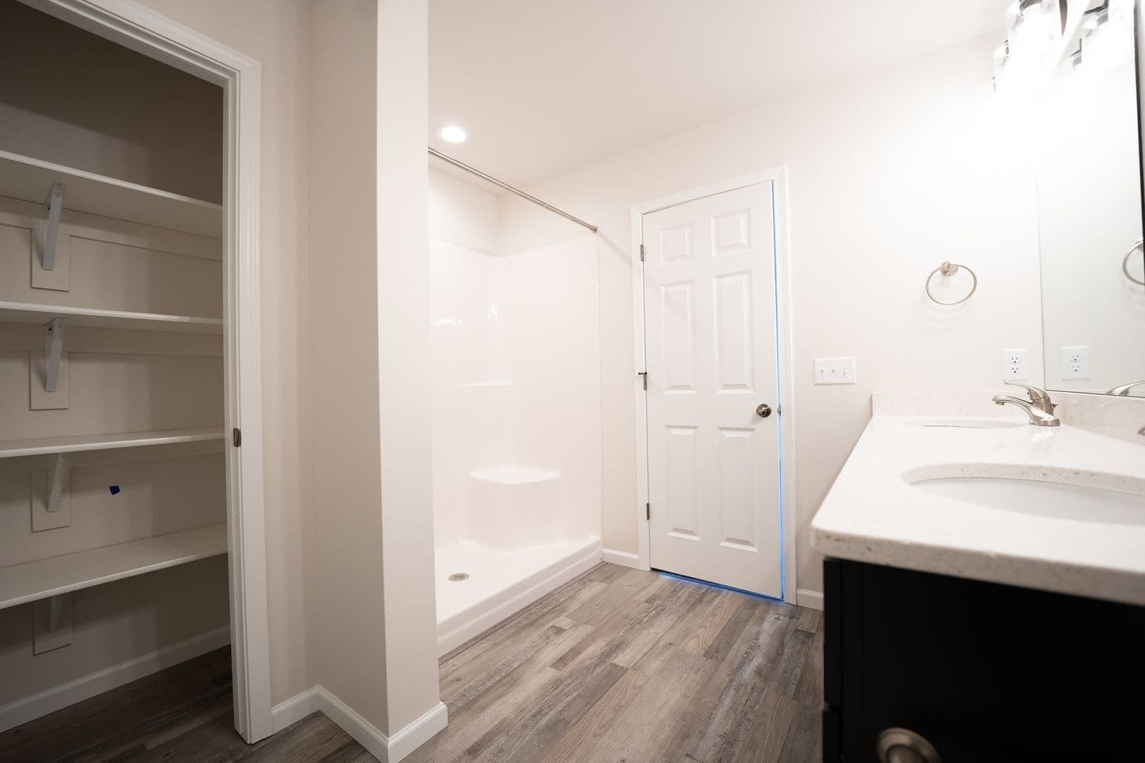Mandan House: 3810 Lillian Ct SE