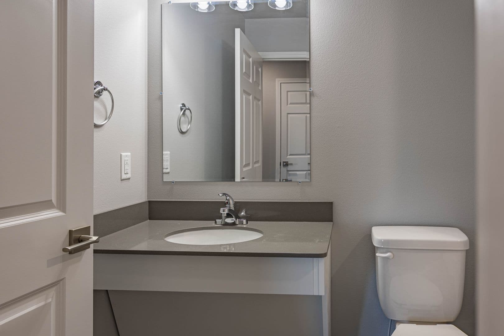 Mandan Townhome: 2504 Aquarius Ave SE