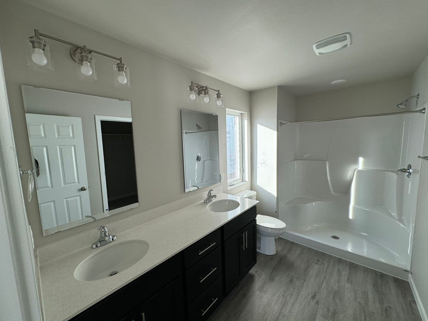 Mandan House: 3911 Scorpio Dr SE
