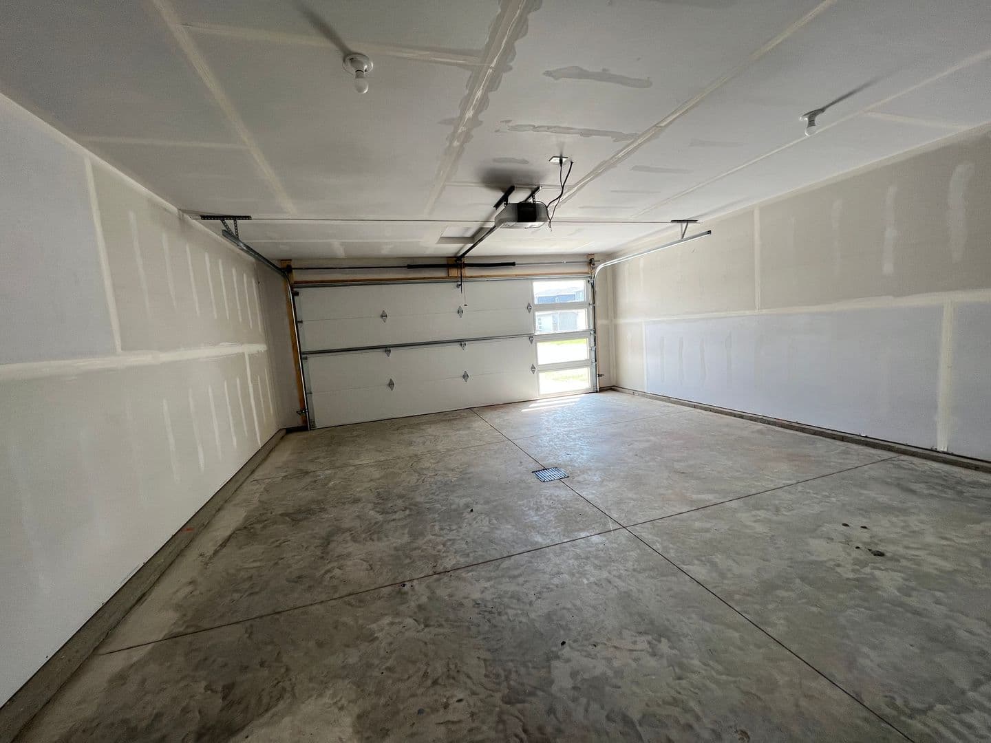Lincoln House: 106 Marshall Loop