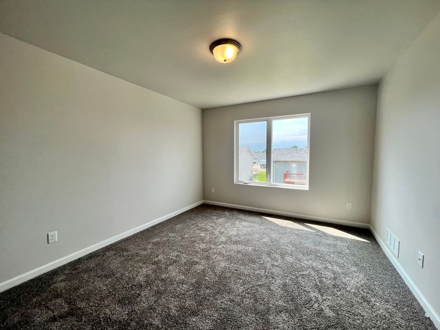 Lincoln House: 129 Marshall Loop
