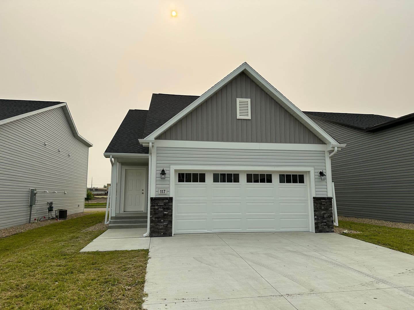 Lincoln House: 117 Marshall Loop