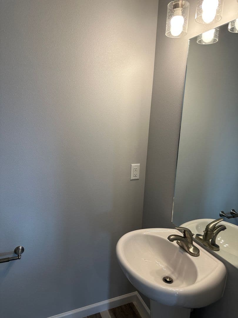 Lincoln House: 117 Marshall Loop