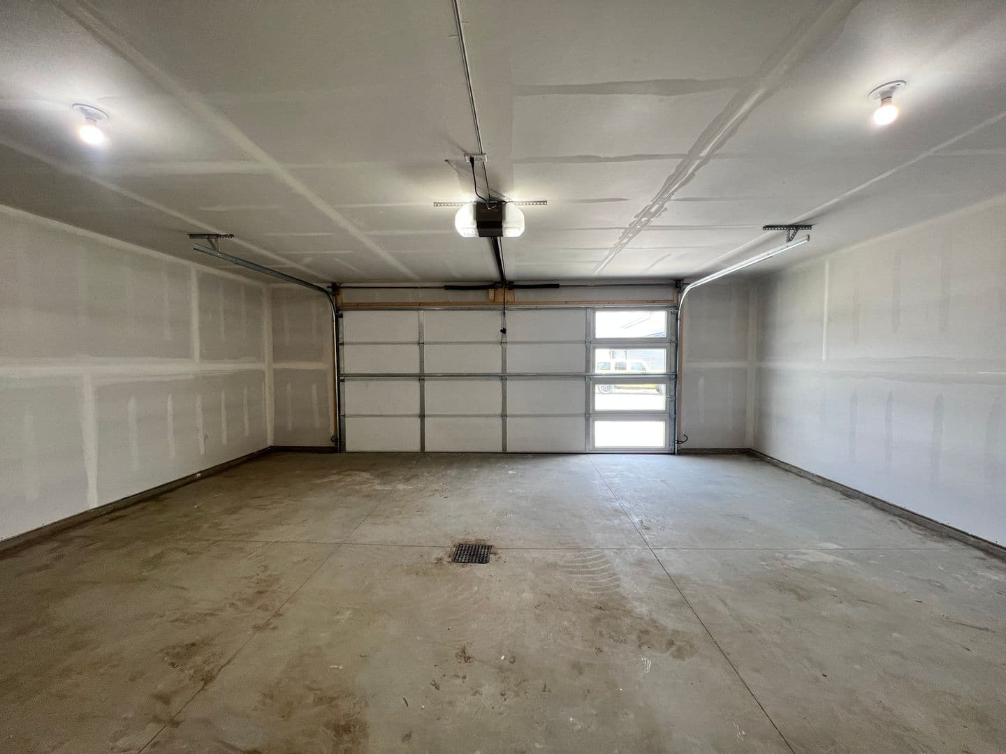 Lincoln House: 133 Marshall Loop