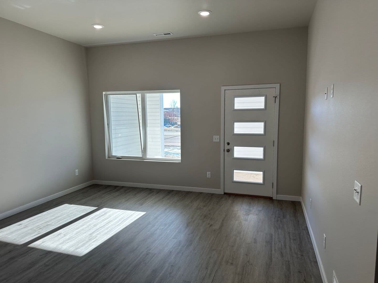 Mandan House: 3911 Scorpio Dr SE