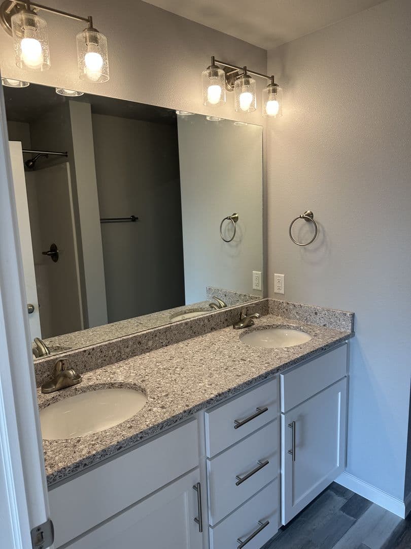 Lincoln House: 117 Marshall Loop
