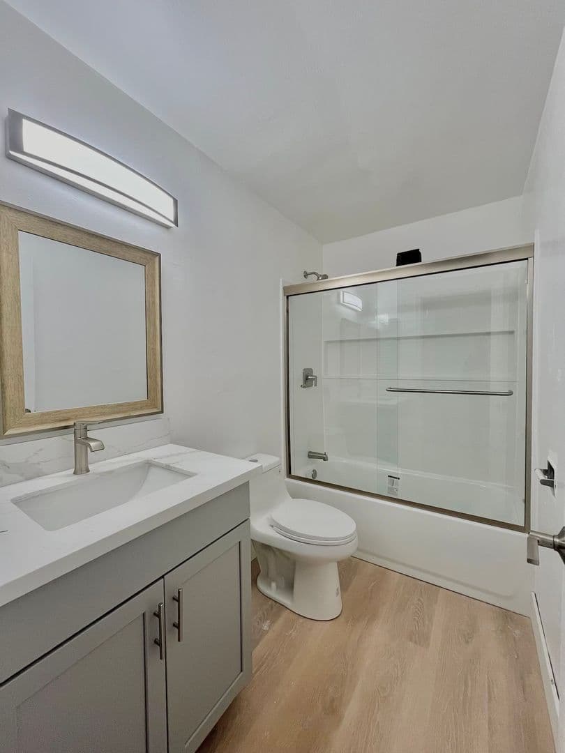 Davis Apartment: 505 - 525  I Street