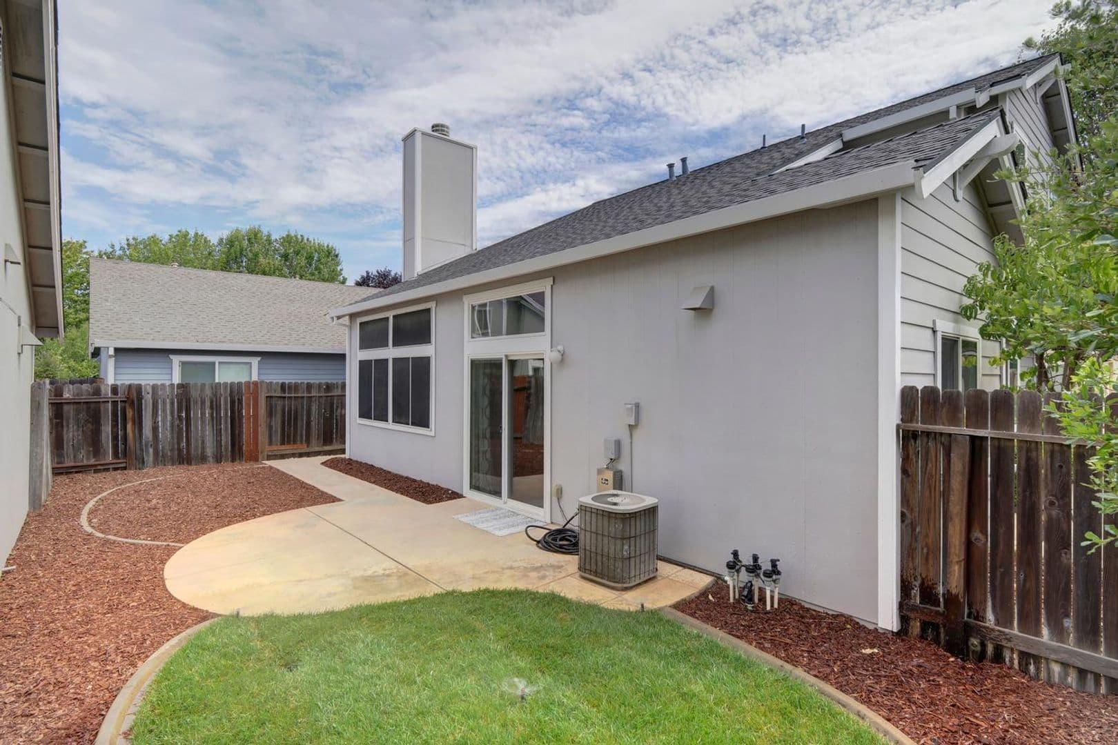 Elk Grove House: 6455 Laguna Mirage Lane