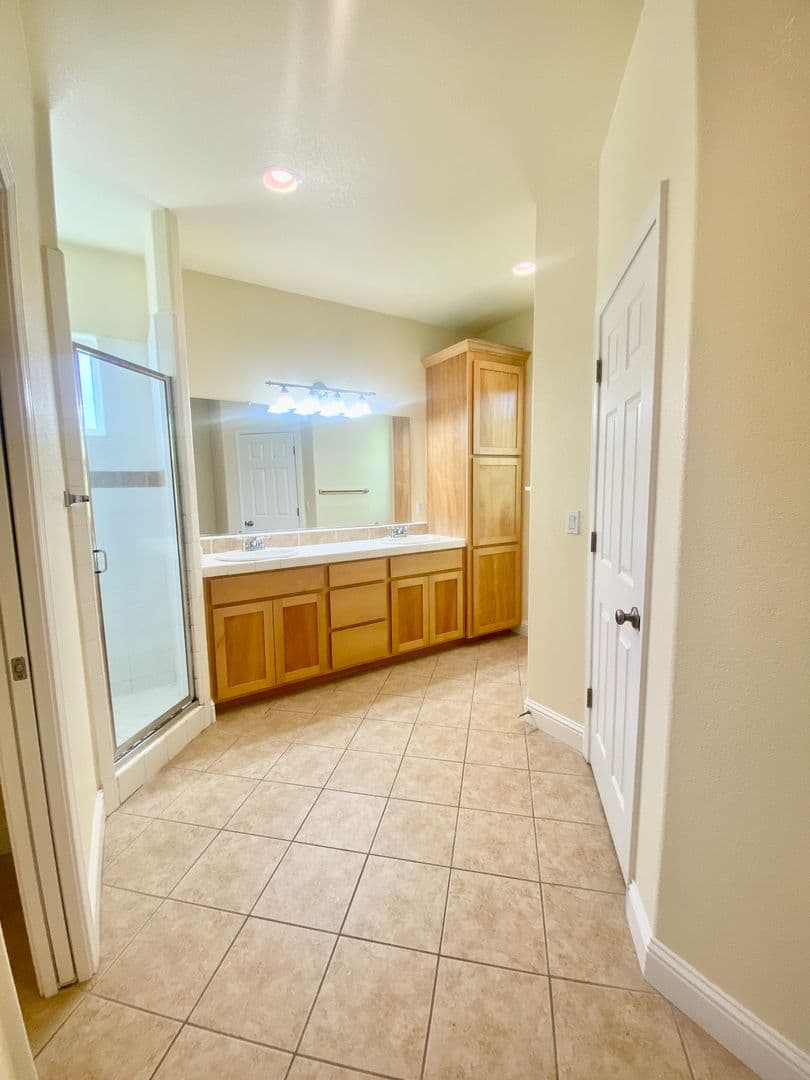 Davis House: 2319 Glacier Pl #B