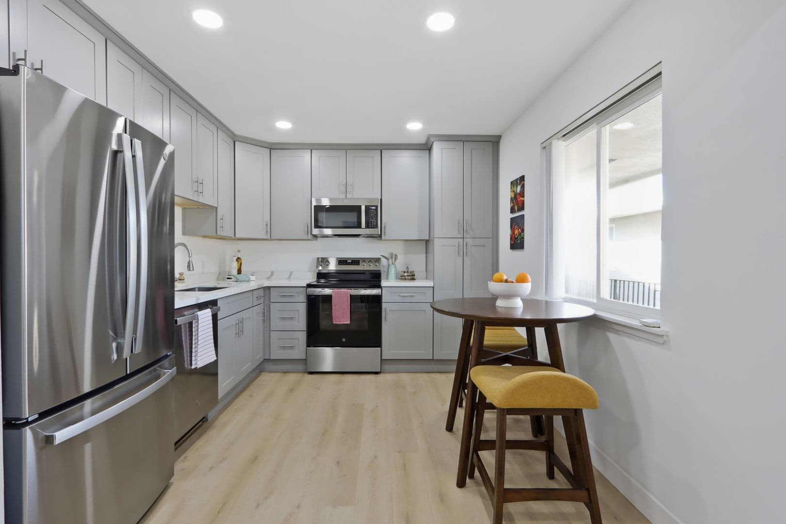 Davis Apartment: 505 - 525  I Street