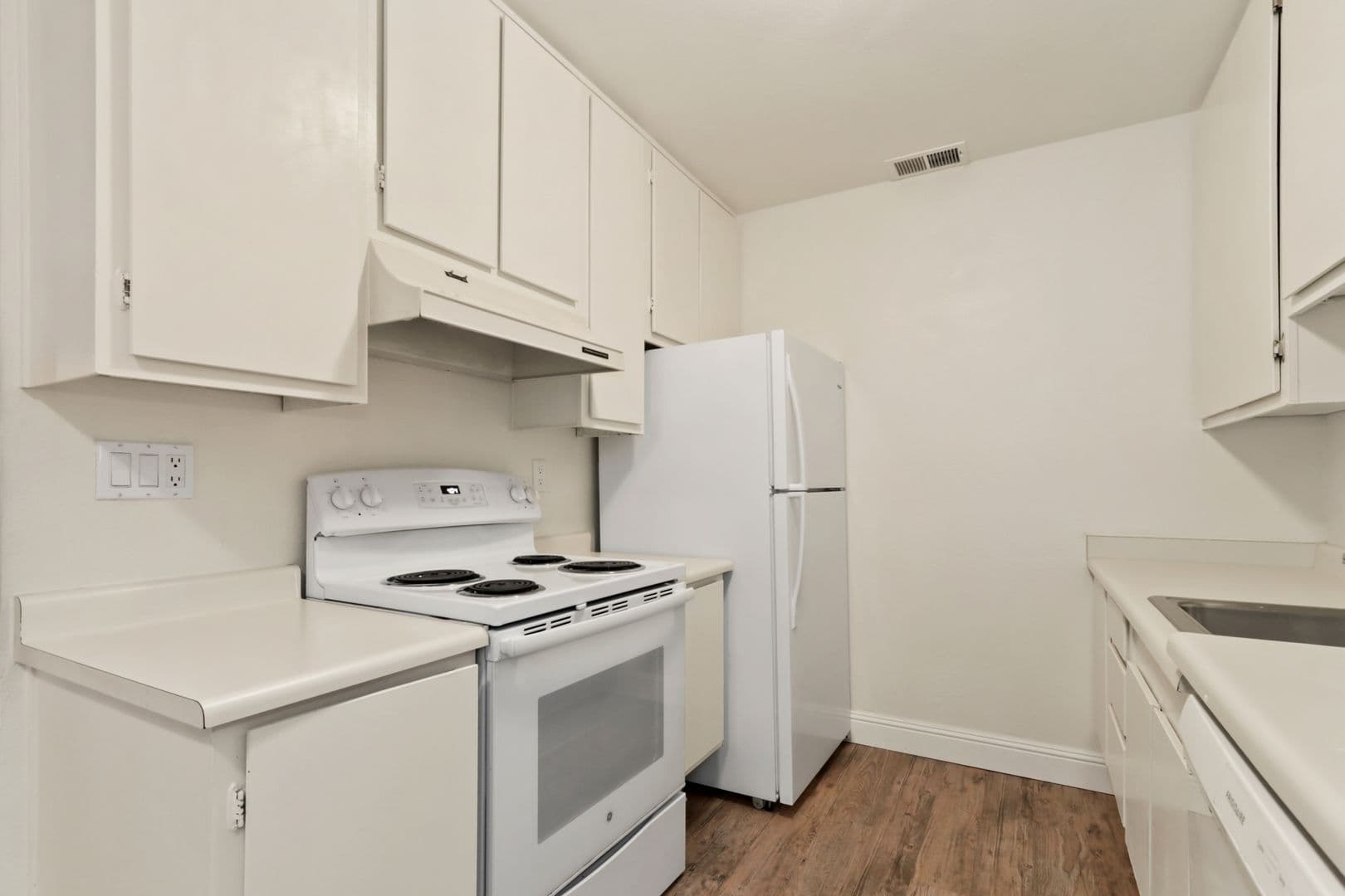 Davis Apartment: 1050 Lake Blvd.