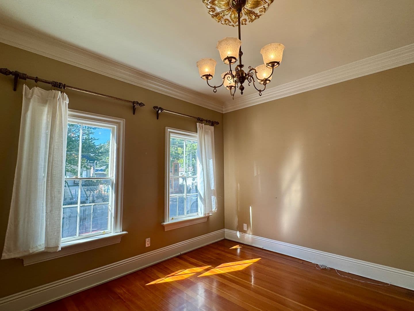 Sacramento Apartment: 519 13th Street