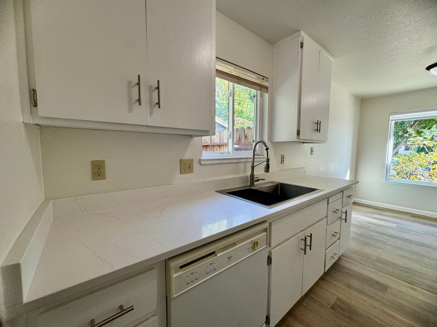 Sacramento Apartment: 4435 4465 Pow Way