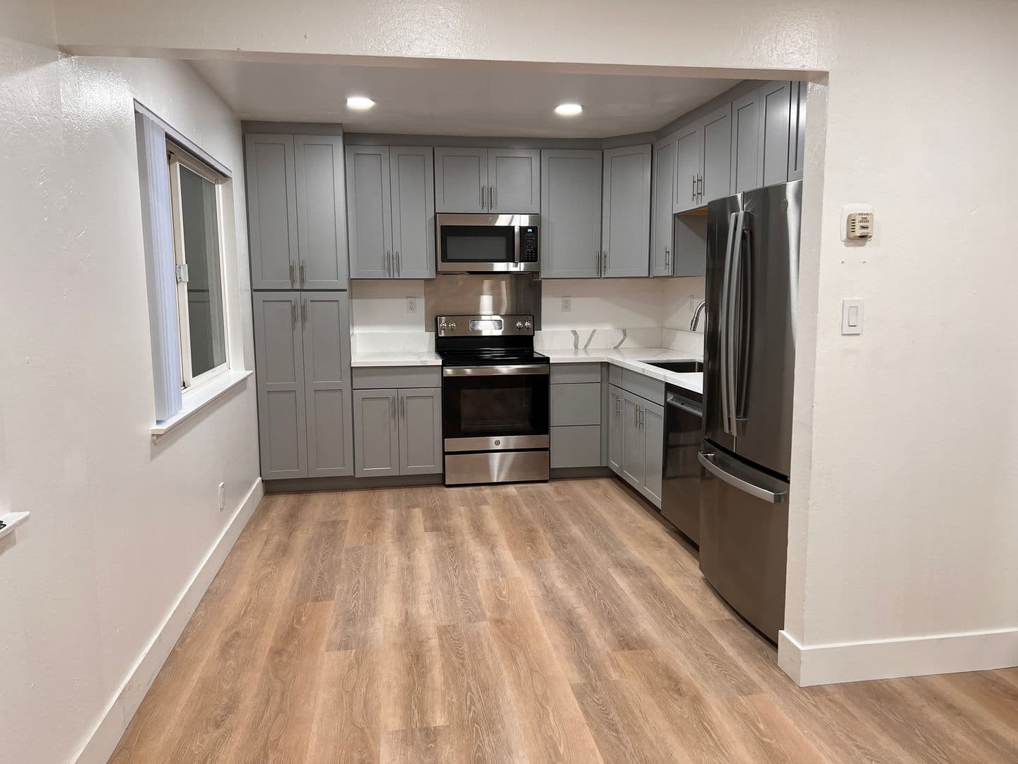 Davis Apartment: 505 - 525  I Street