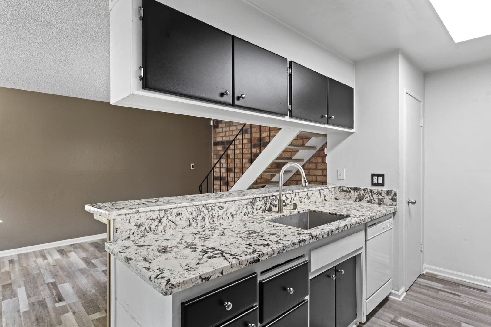 Sacramento House: 5642 Madison Avenue, #3