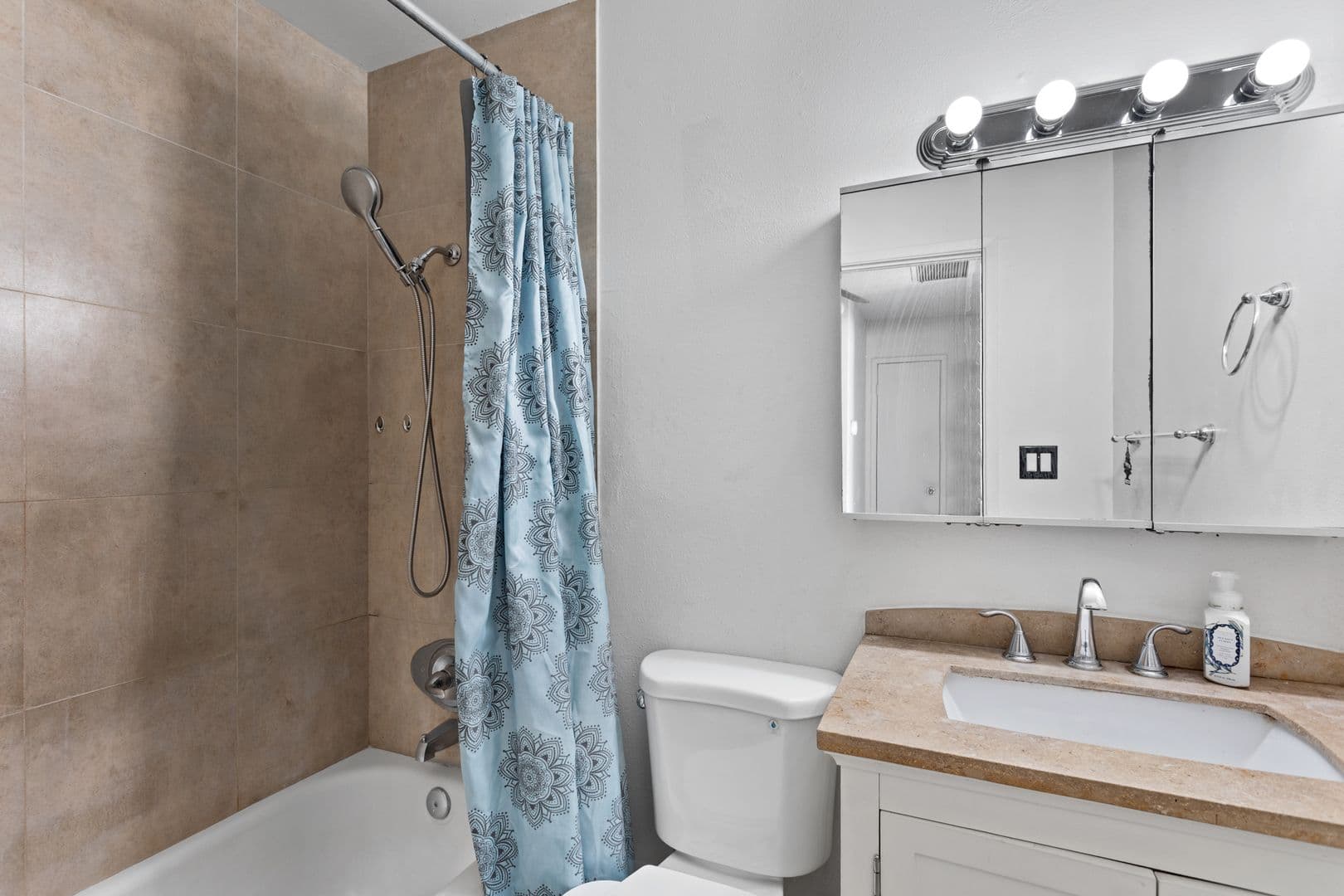 Sacramento House: 5642 Madison Avenue, #3