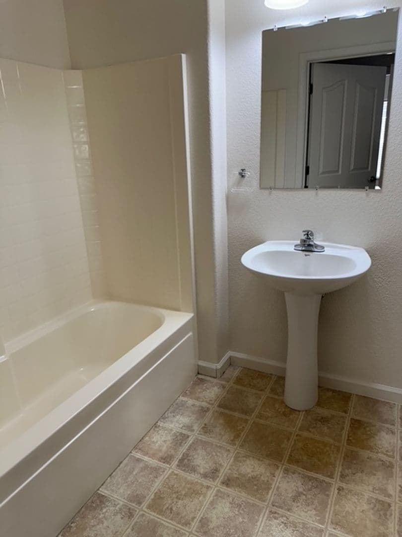 Sacramento Condo: 3301 N Park Dr #3916