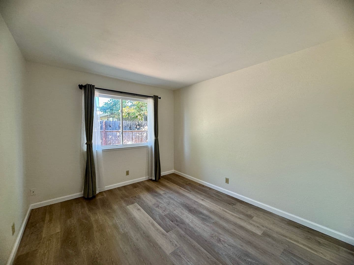 Sacramento Apartment: 4435 4465 Pow Way