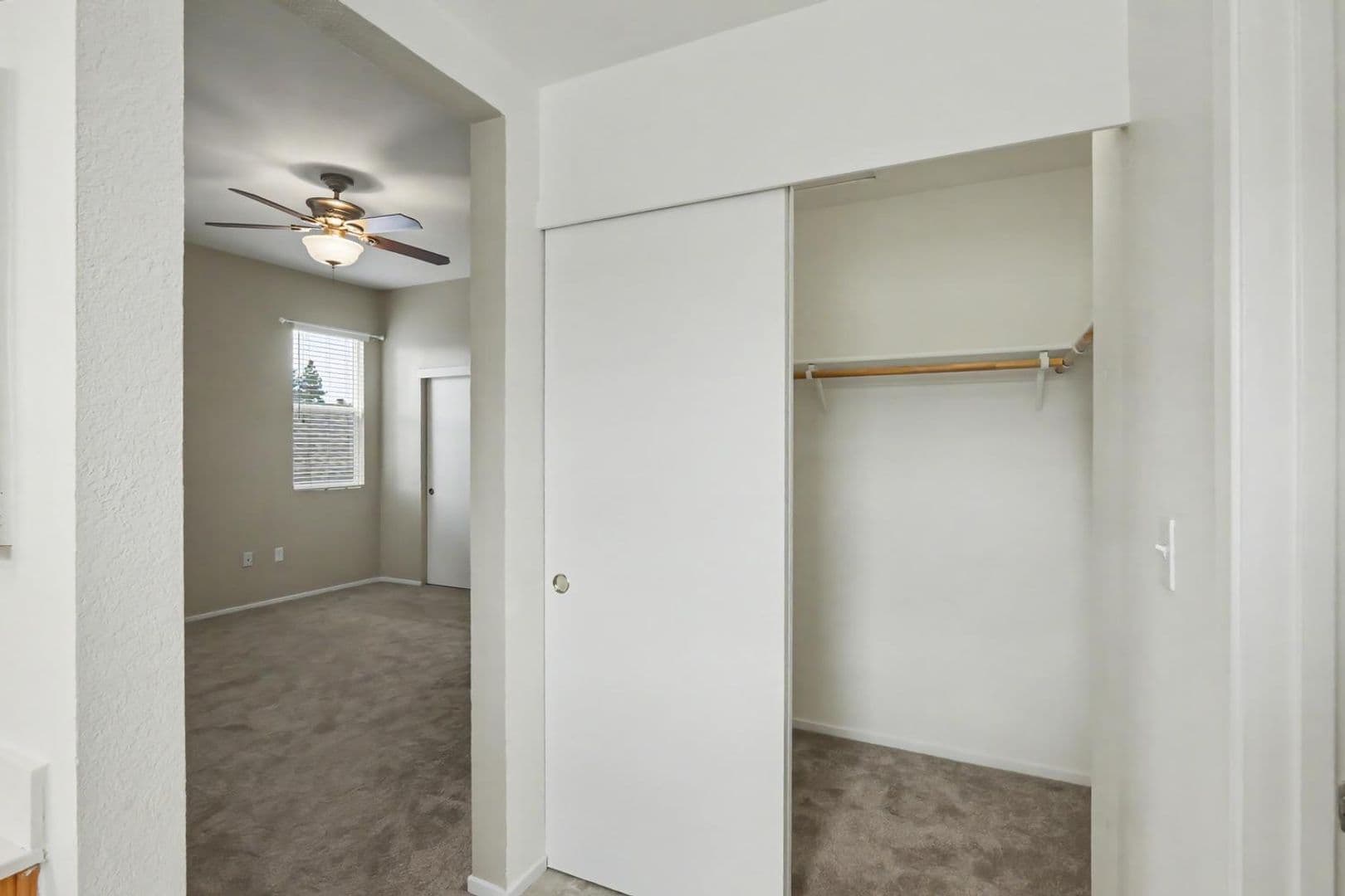 Elk Grove House: 6455 Laguna Mirage Lane