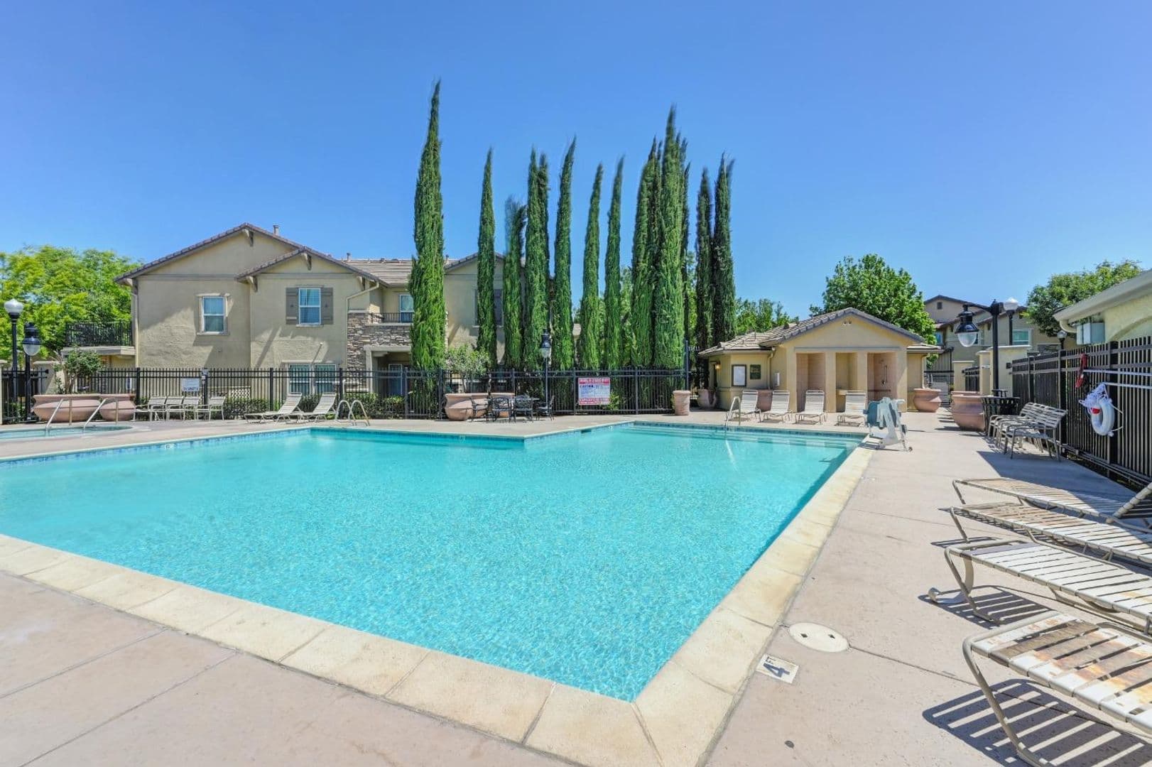 Sacramento Condo: 3301 N Park Dr #3916