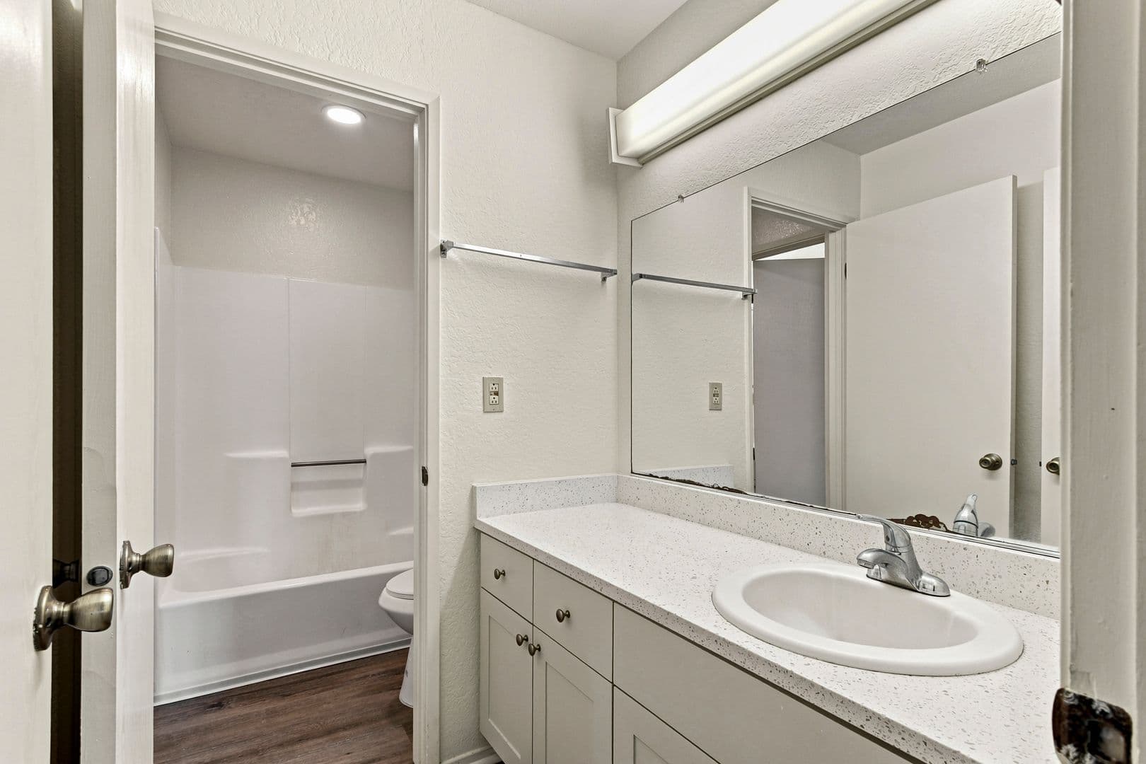 Davis Apartment: 2255 Sycamore Lane