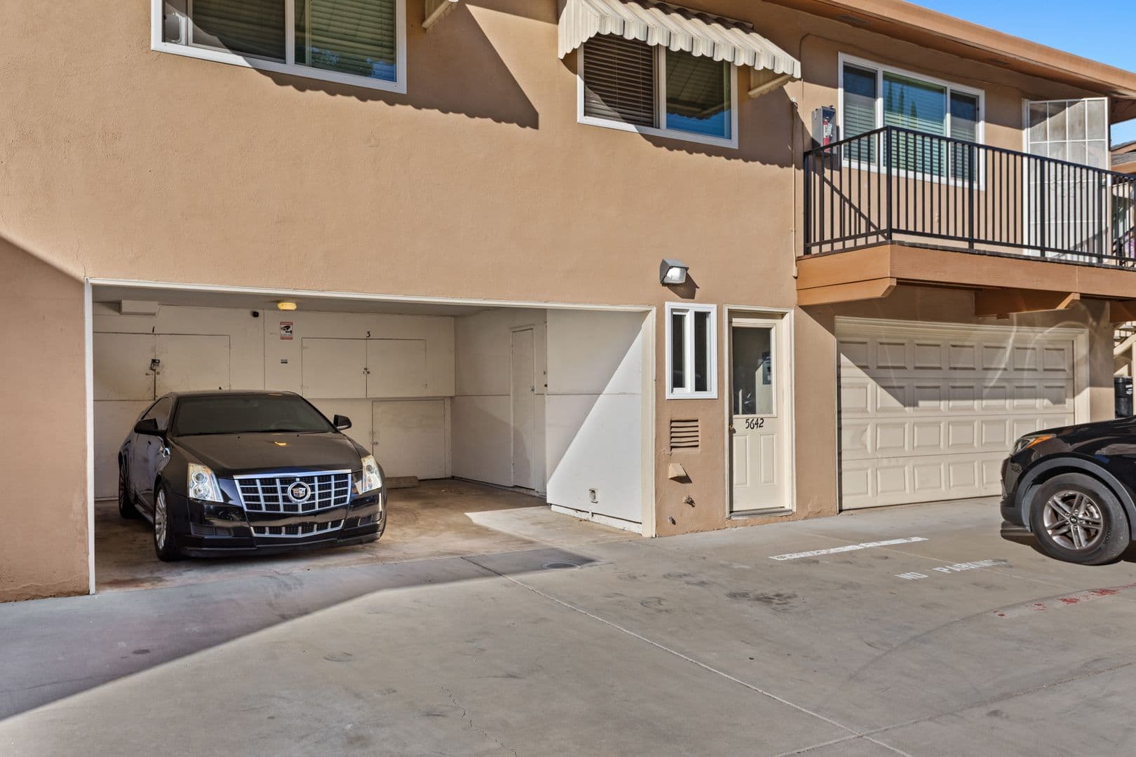 Sacramento House: 5642 Madison Avenue, #3