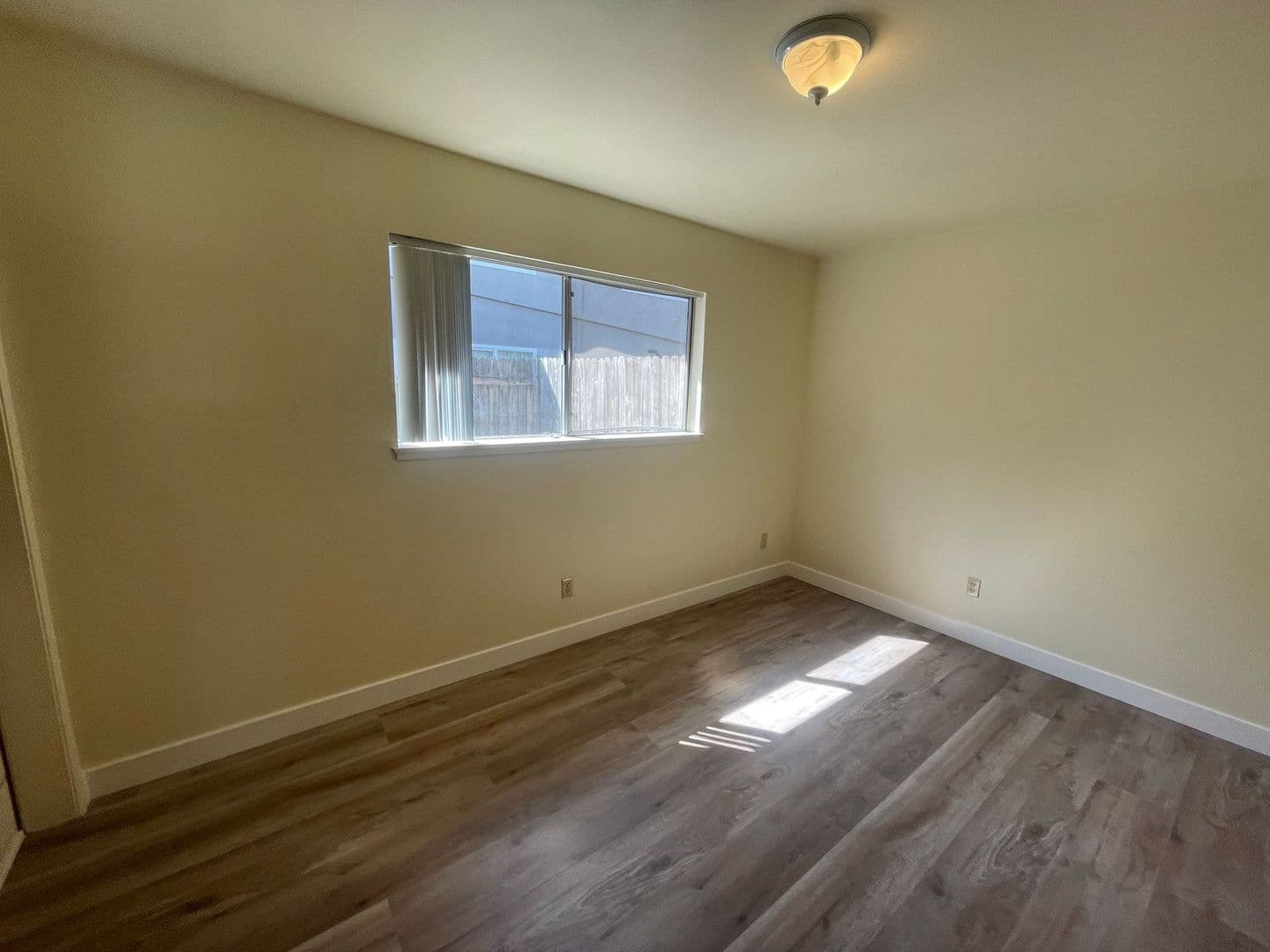 Davis Apartment: 1615-1625 E 8th Street