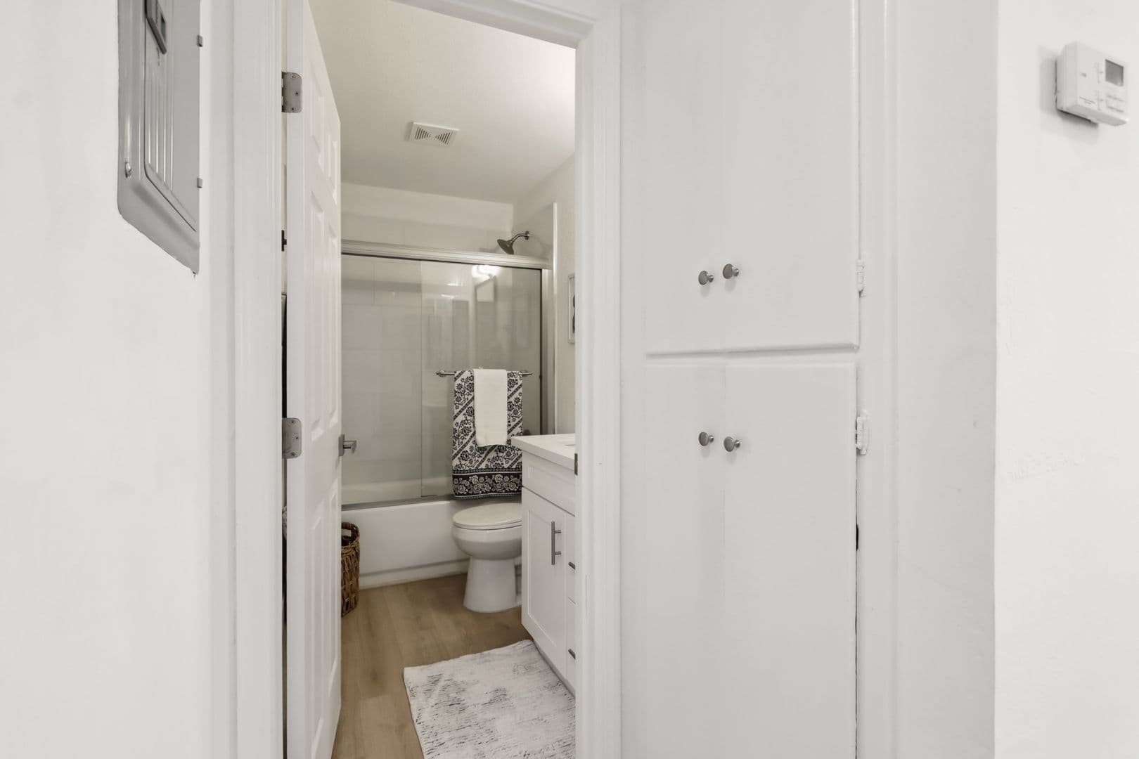 Davis Apartment: 505 - 525  I Street