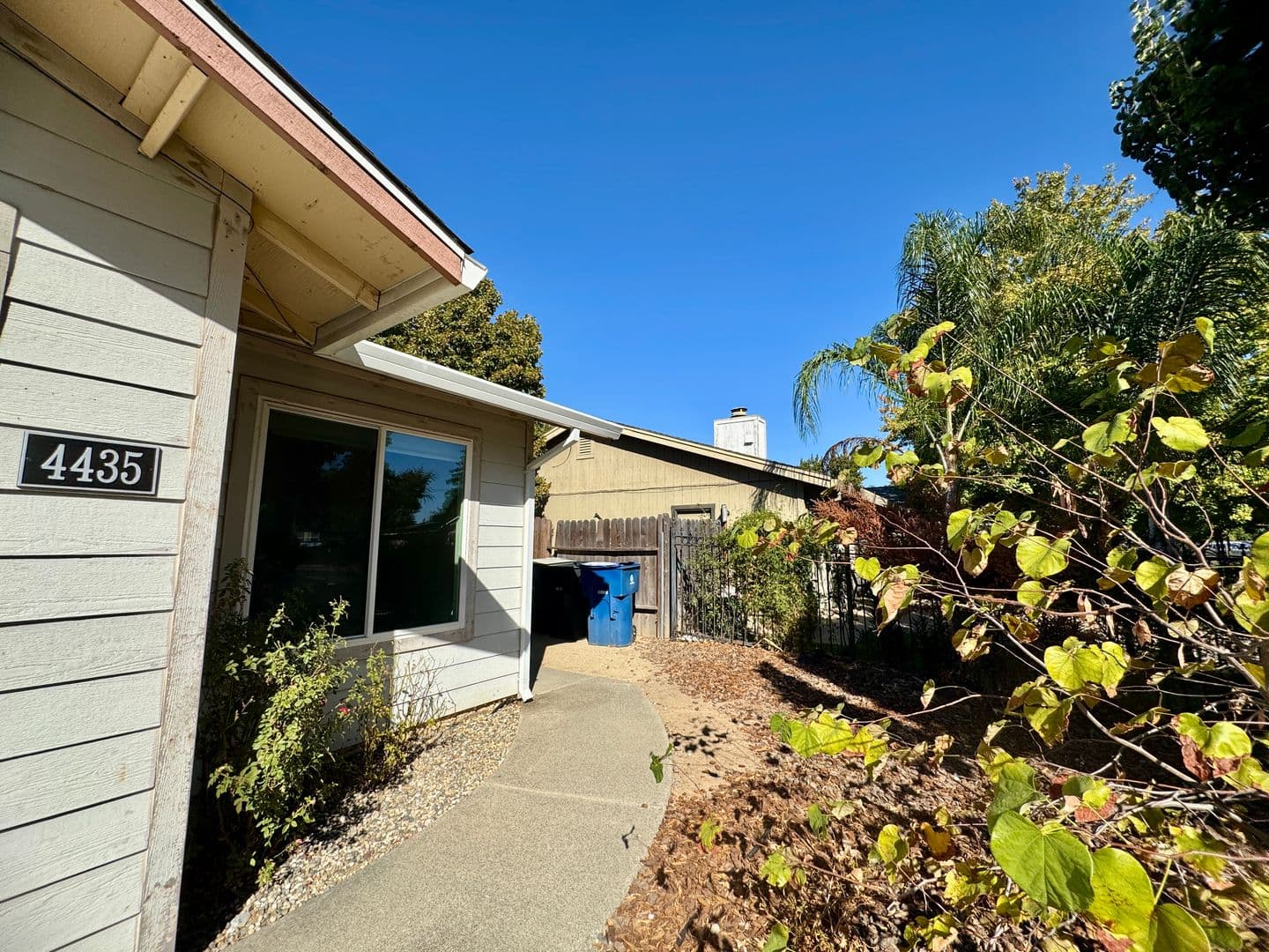 Sacramento Apartment: 4435 4465 Pow Way