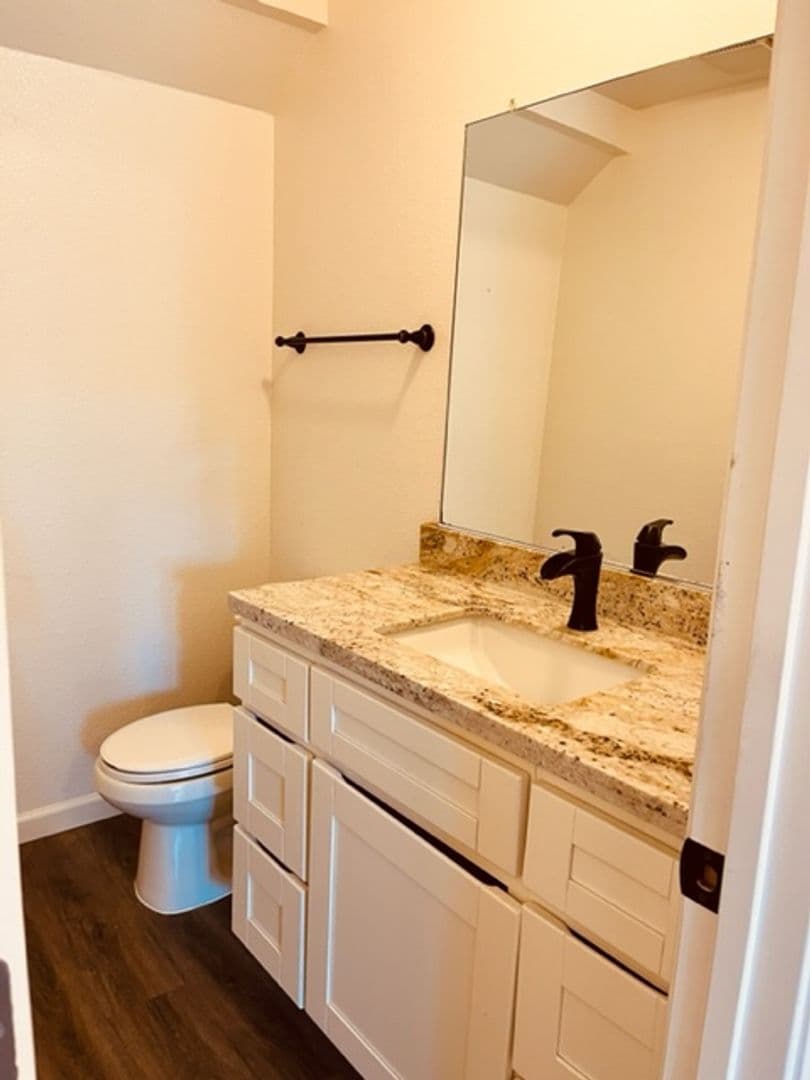 Sacramento Townhome: 6217 Riverside Blvd. - Unit B