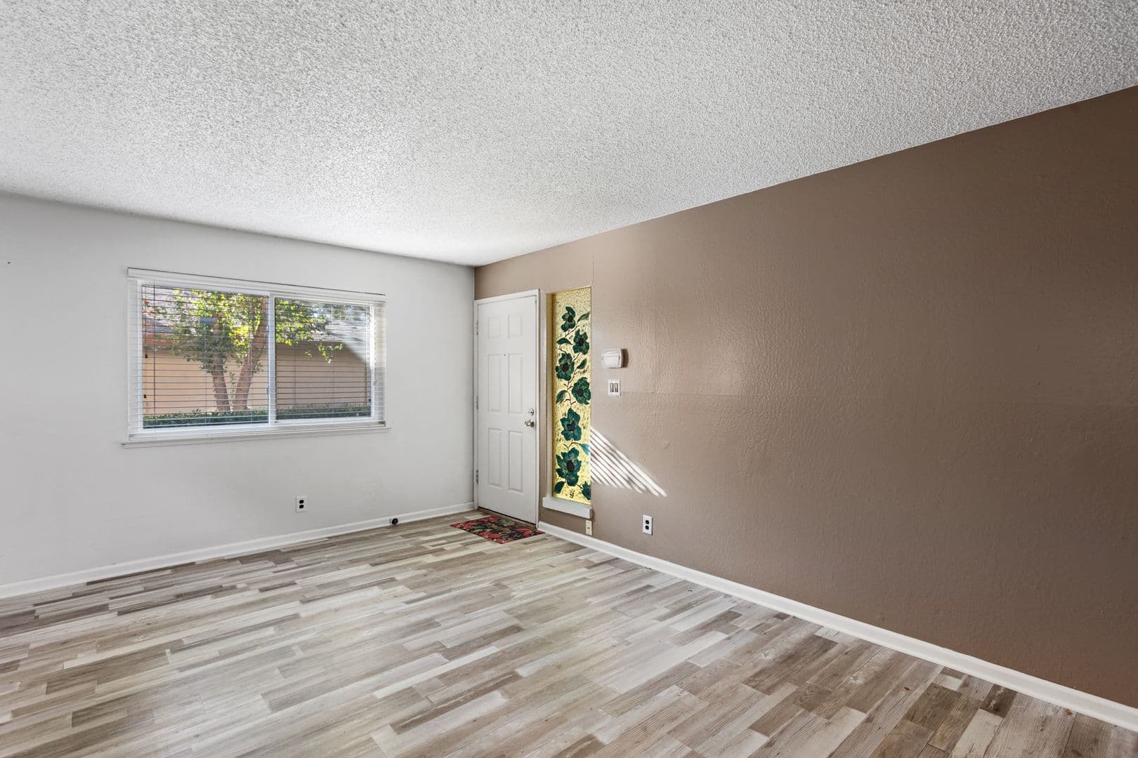 Sacramento House: 5642 Madison Avenue, #3