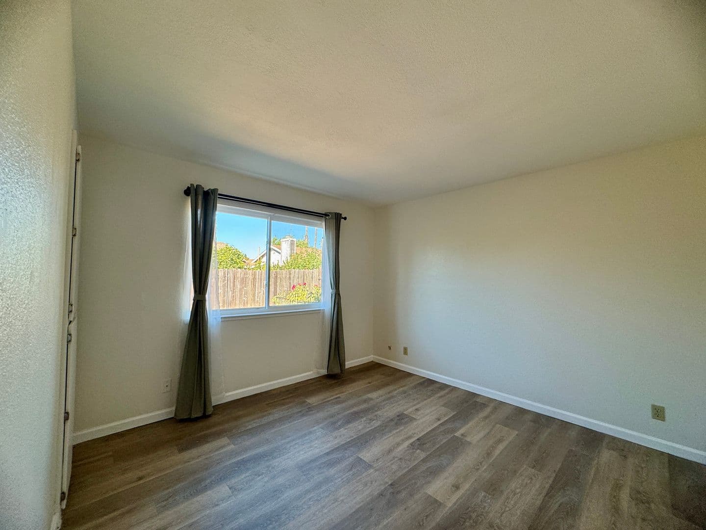 Sacramento Apartment: 4435 4465 Pow Way