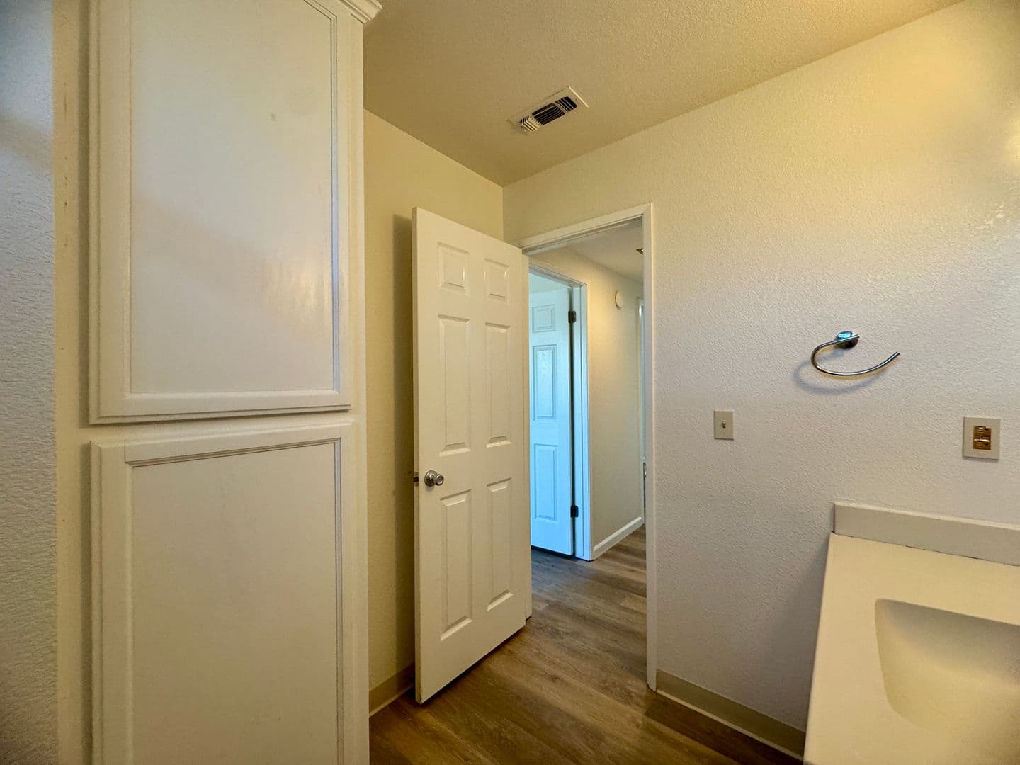 Sacramento Apartment: 4435 4465 Pow Way