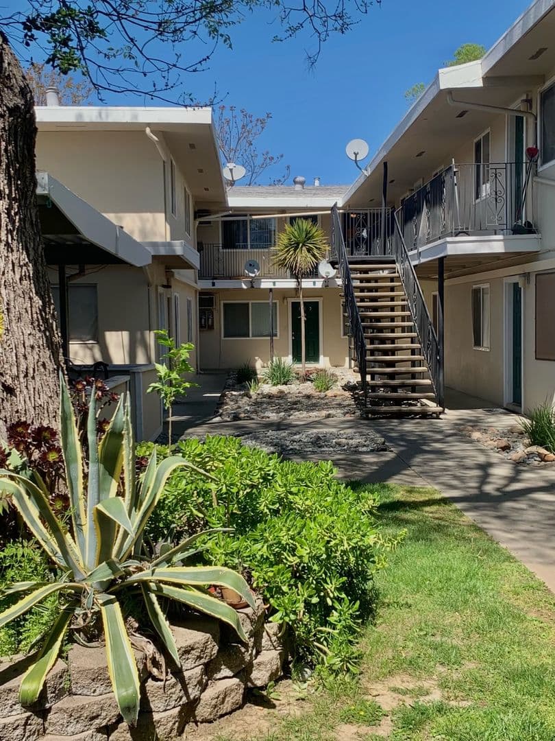 Davis Apartment: 505 - 525  I Street