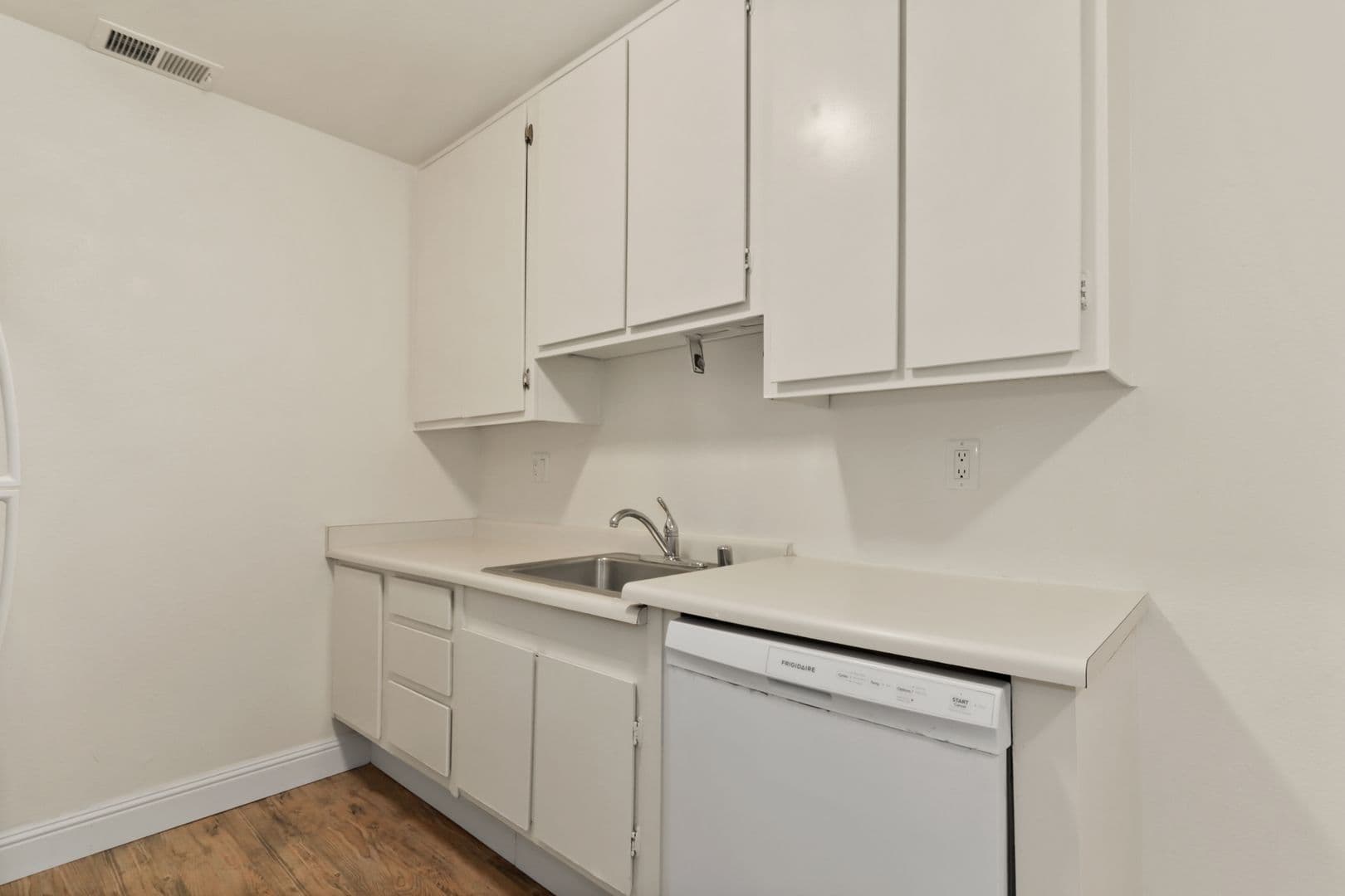 Davis Apartment: 1050 Lake Blvd.