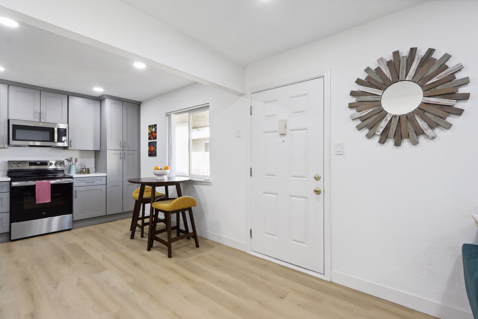Davis Apartment: 505 - 525  I Street