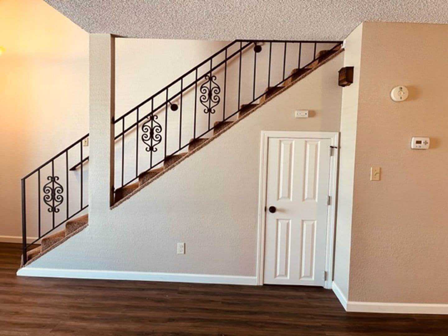 Sacramento Townhome: 6217 Riverside Blvd. - Unit B