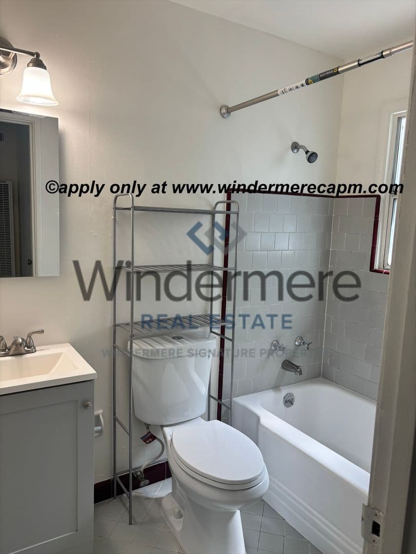 Sacramento House: 321 28th Street #6